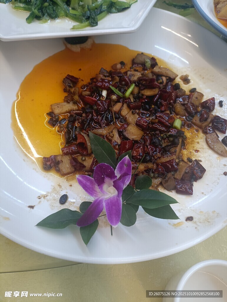 美味特色炒肉摆盘精致