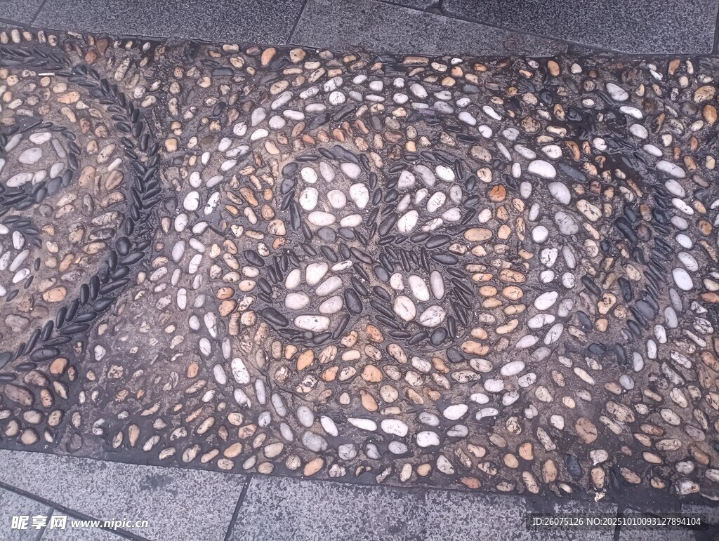 精美鹅卵石拼花路面