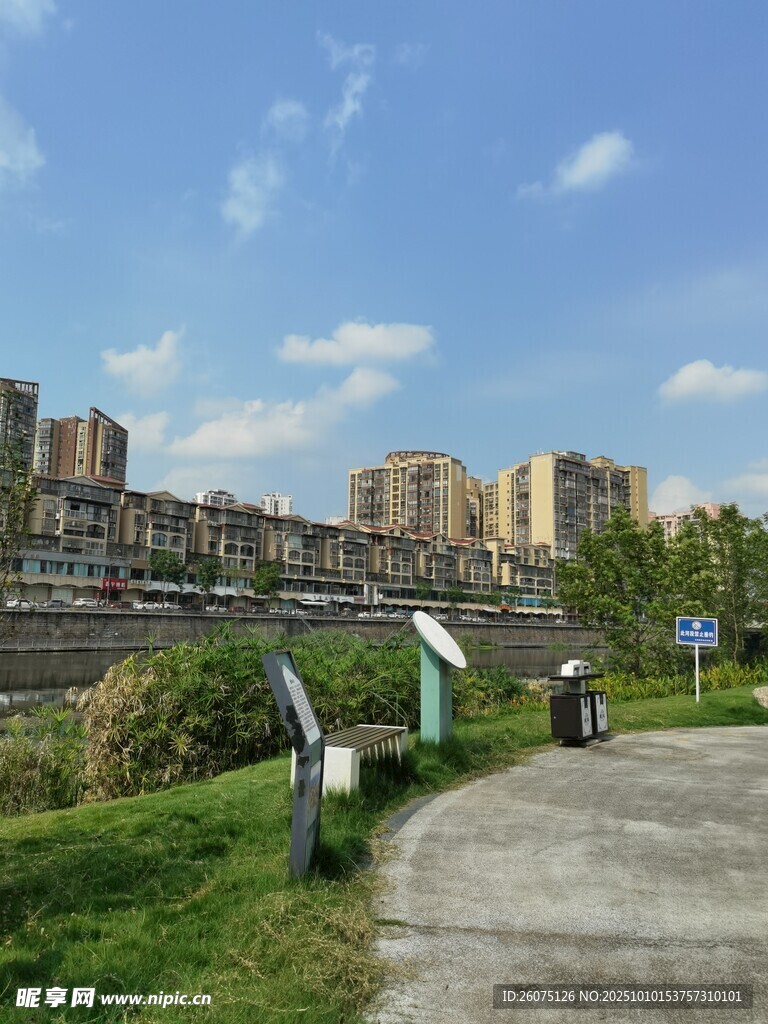 城市河畔风景