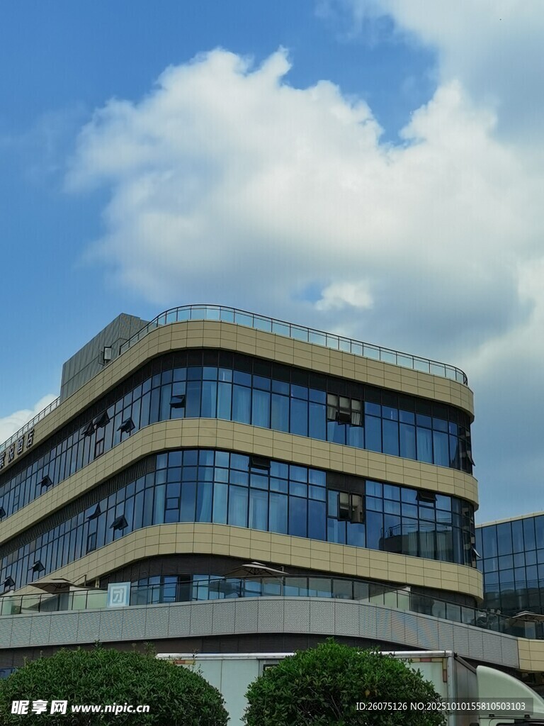 现代风格多层办公建筑