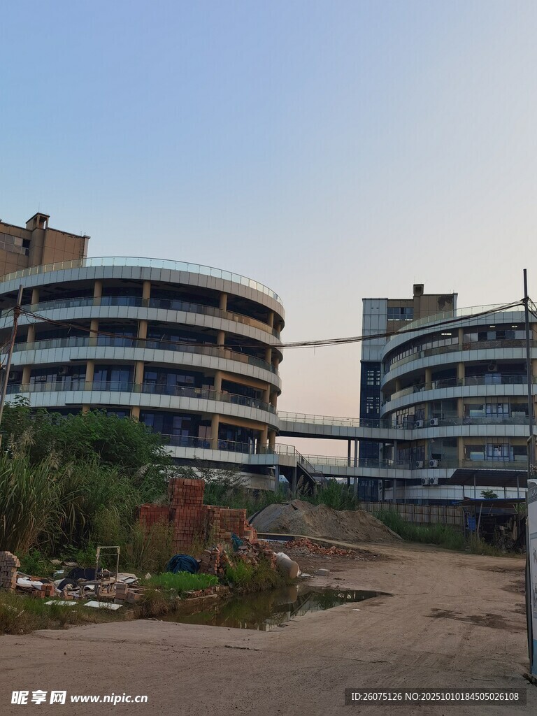 现代风格环形建筑外观