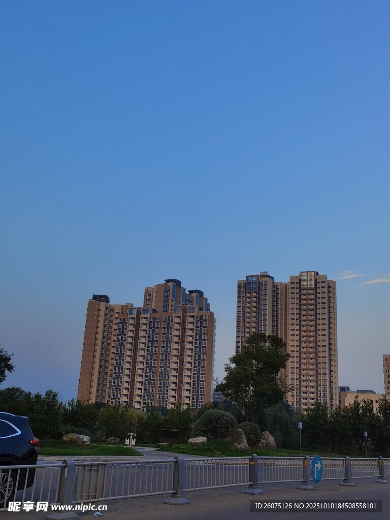 城市中的高层住宅楼景观