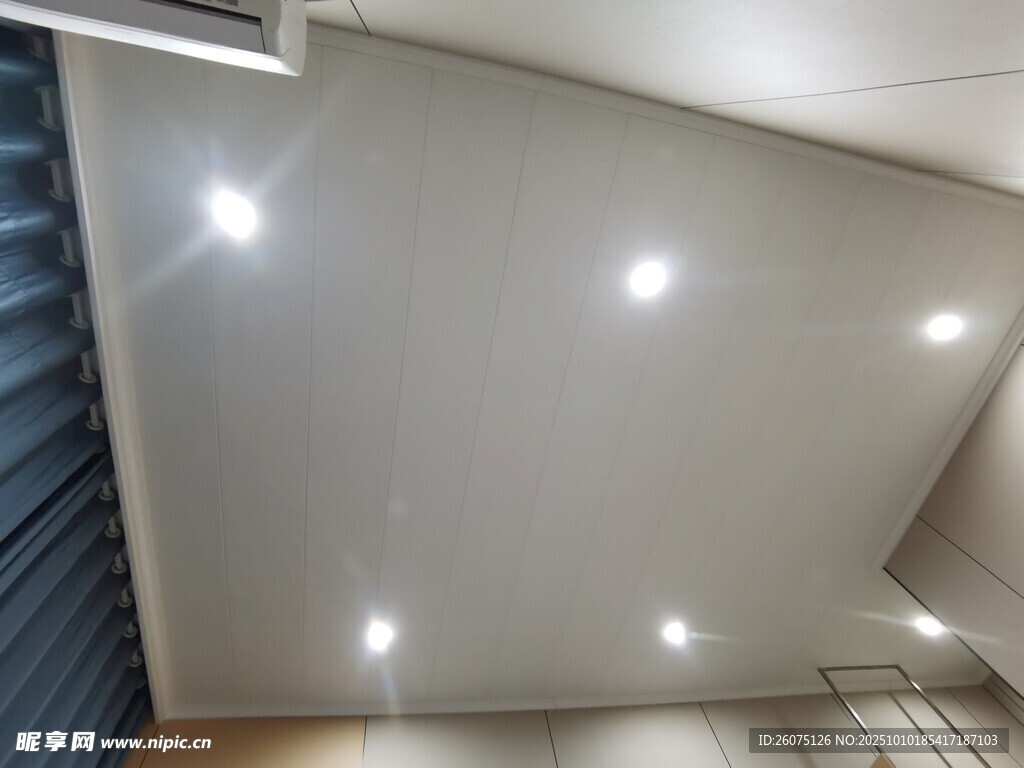 室内天花板嵌入式灯光效果