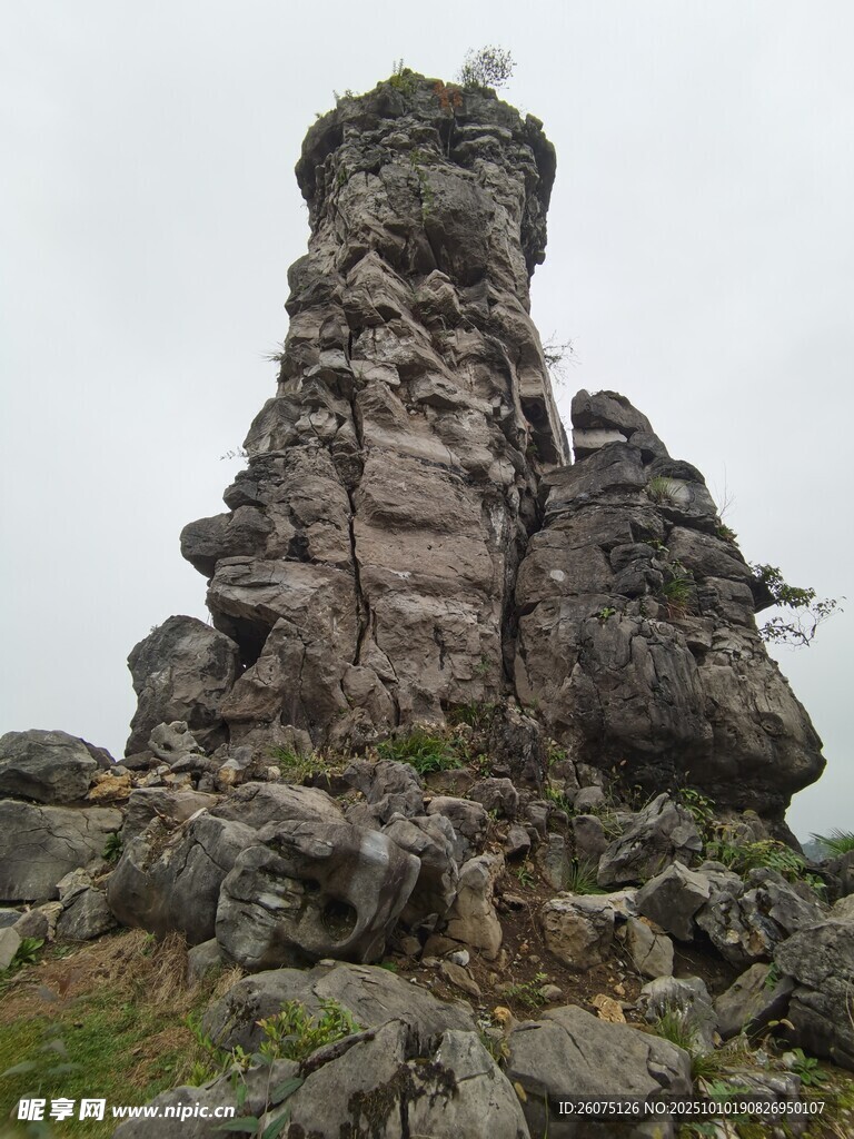 奇特嶙峋的自然岩石景观