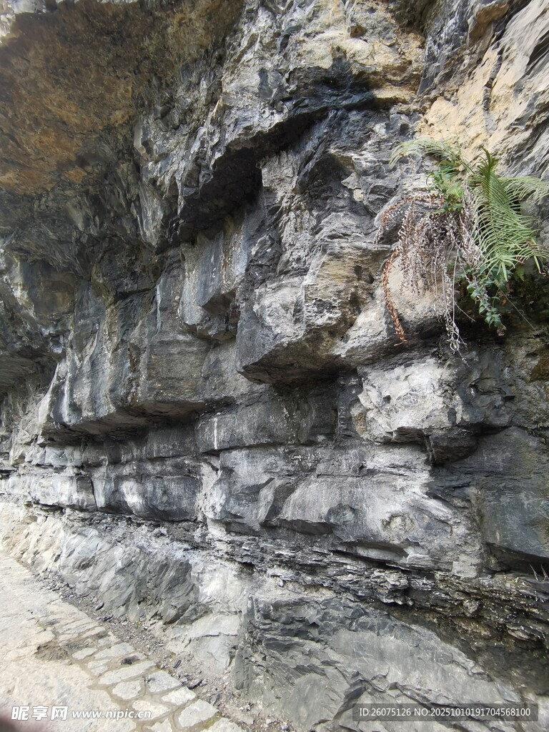 嶙峋岩石景观