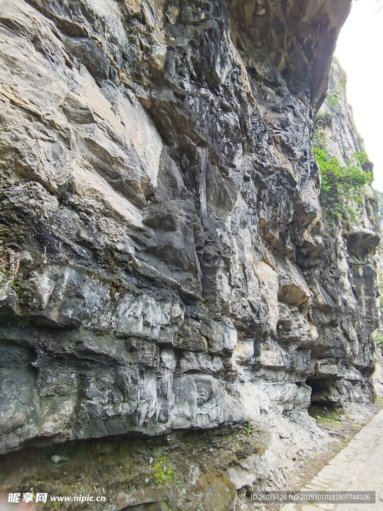 岩石峭壁景观