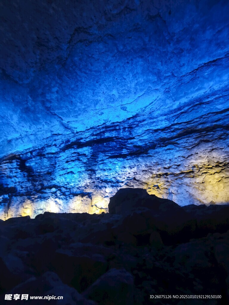 梦幻洞穴夜景