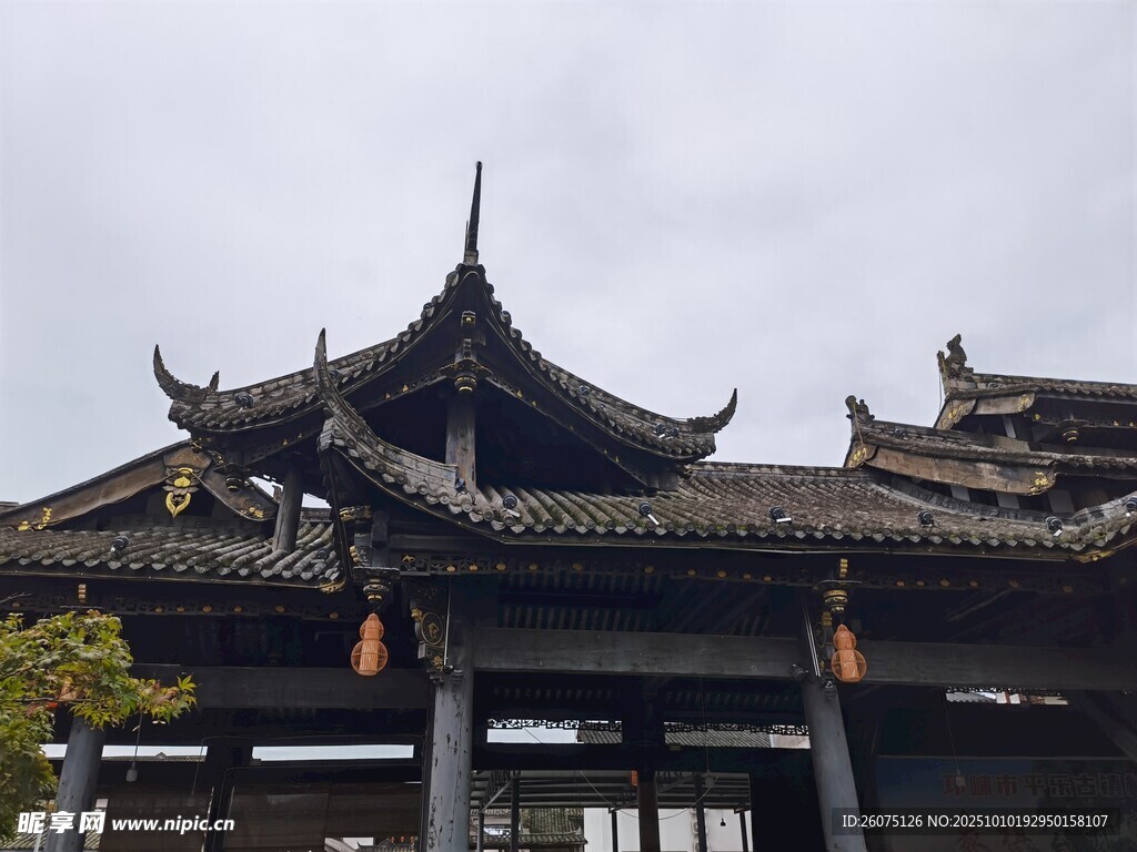 中式古建筑屋顶景致