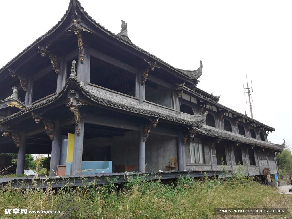 古老中式木质传统建筑