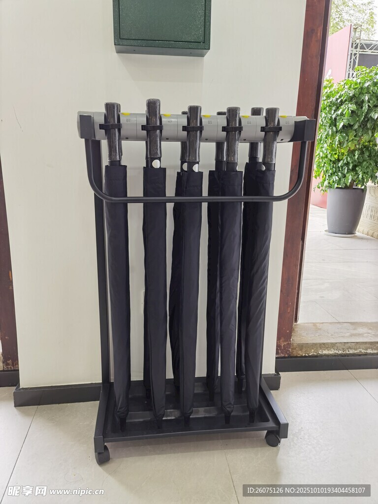 黑色雨伞架简约实用设计