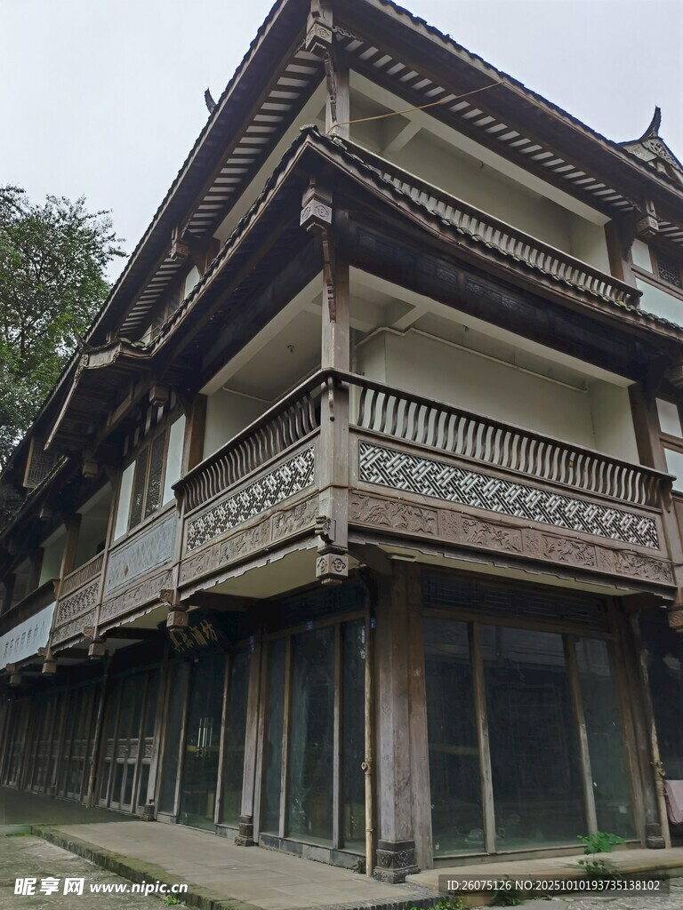 传统中式多层古建筑