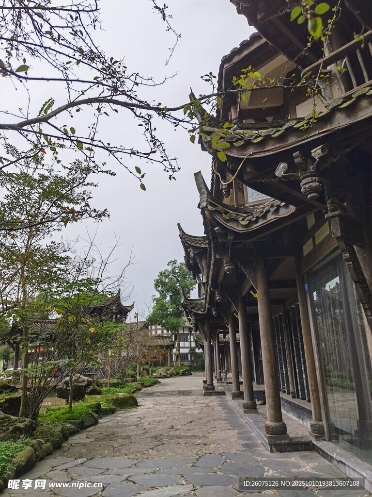 古巷中的中式传统建筑