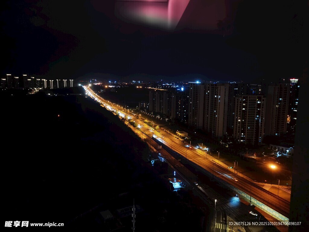 城市夜景公路璀璨灯光