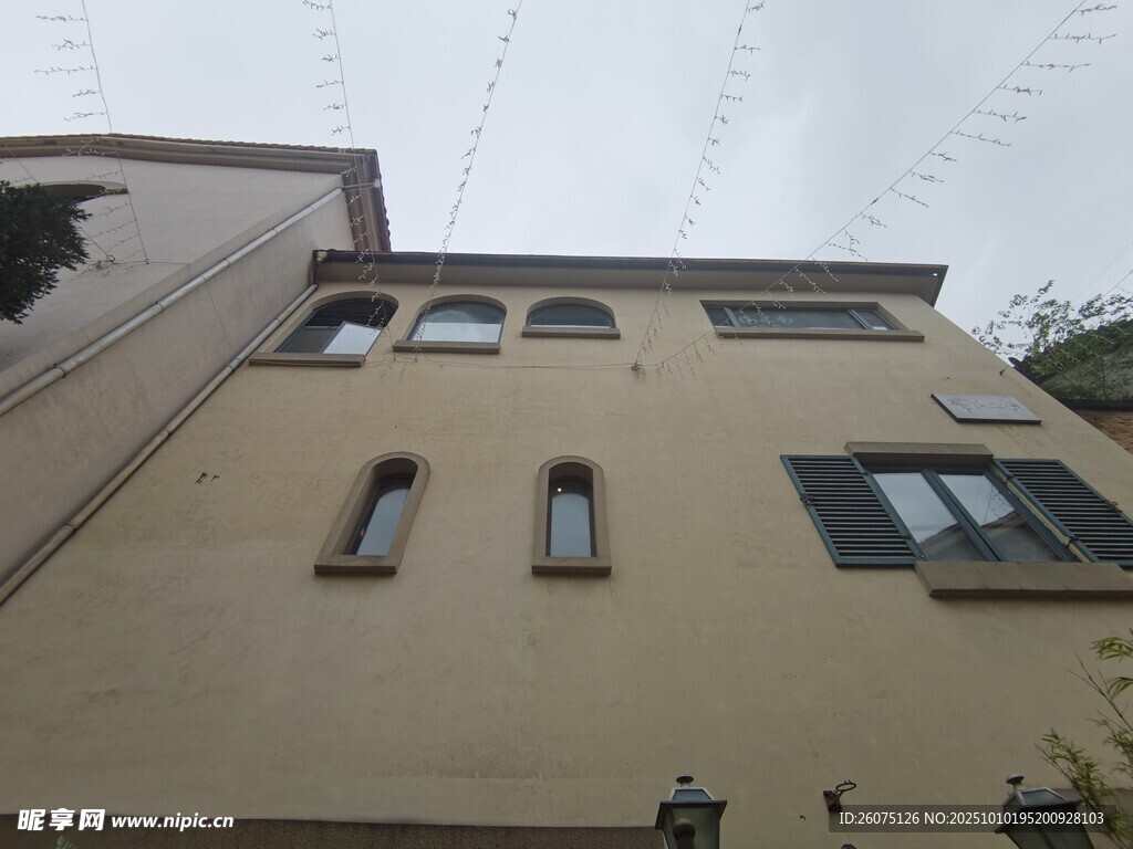 欧式多层建筑外观