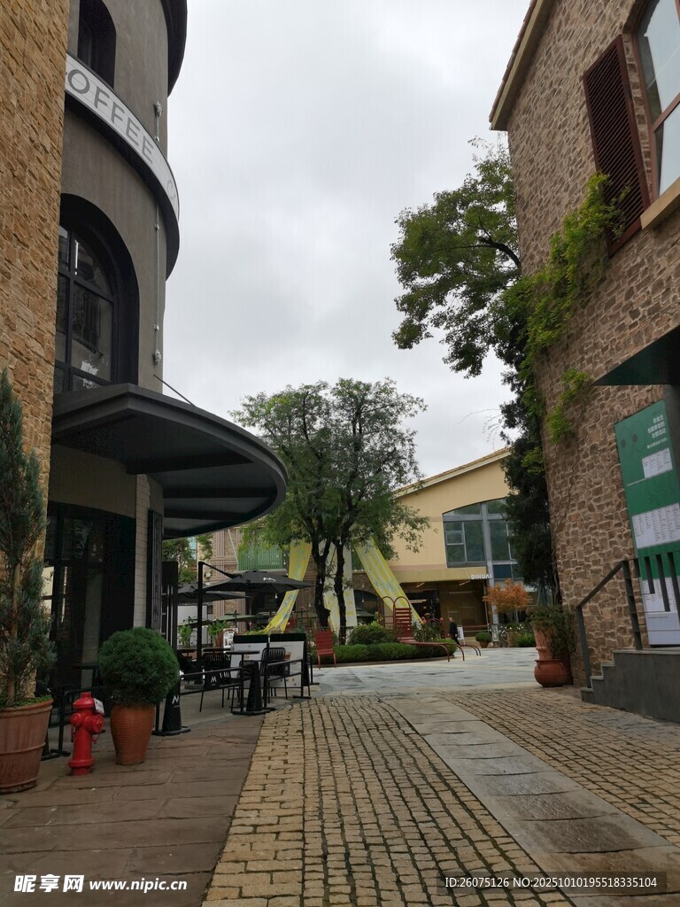 欧式风情街道休闲场景
