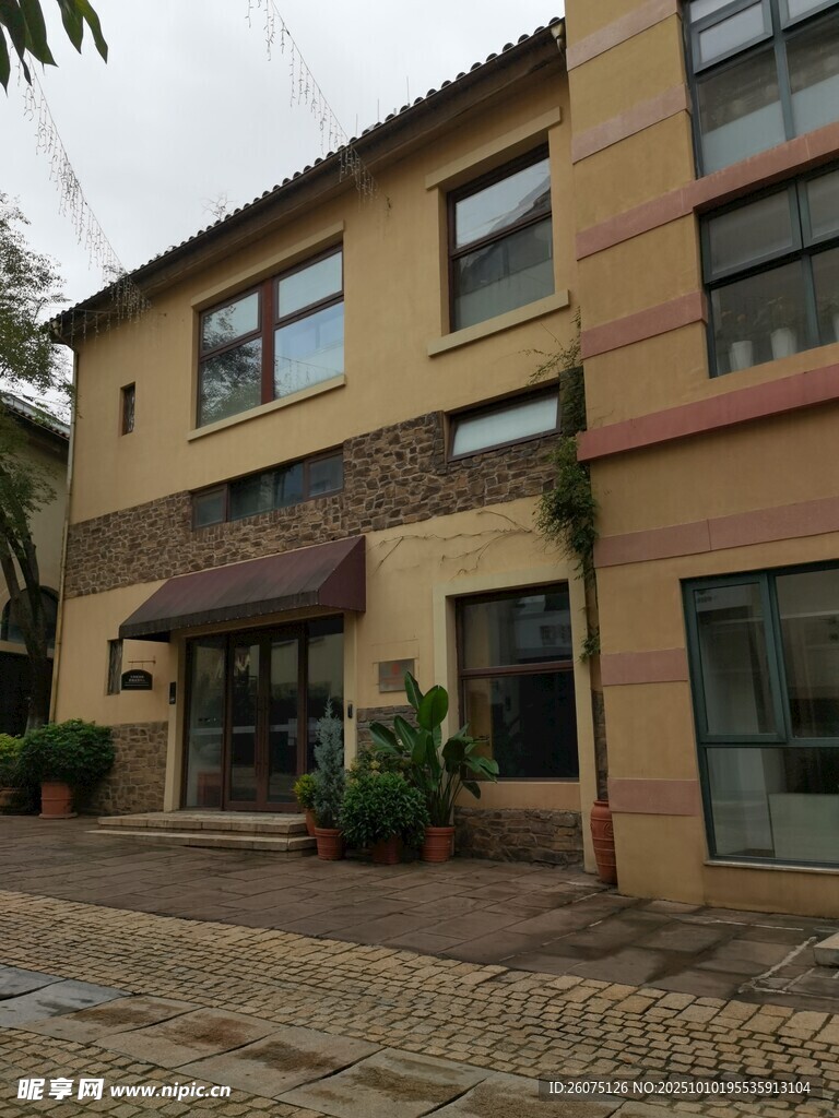 现代风格多层住宅外观