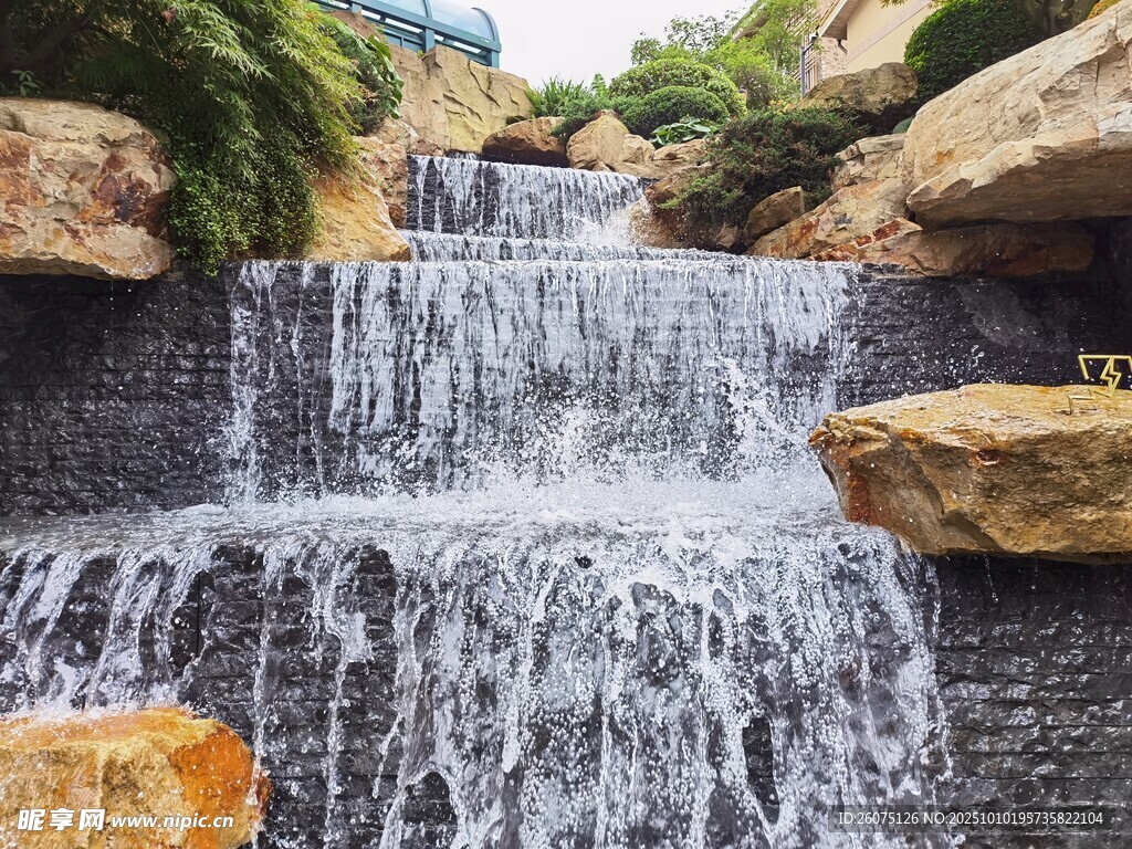 山间小瀑布景观