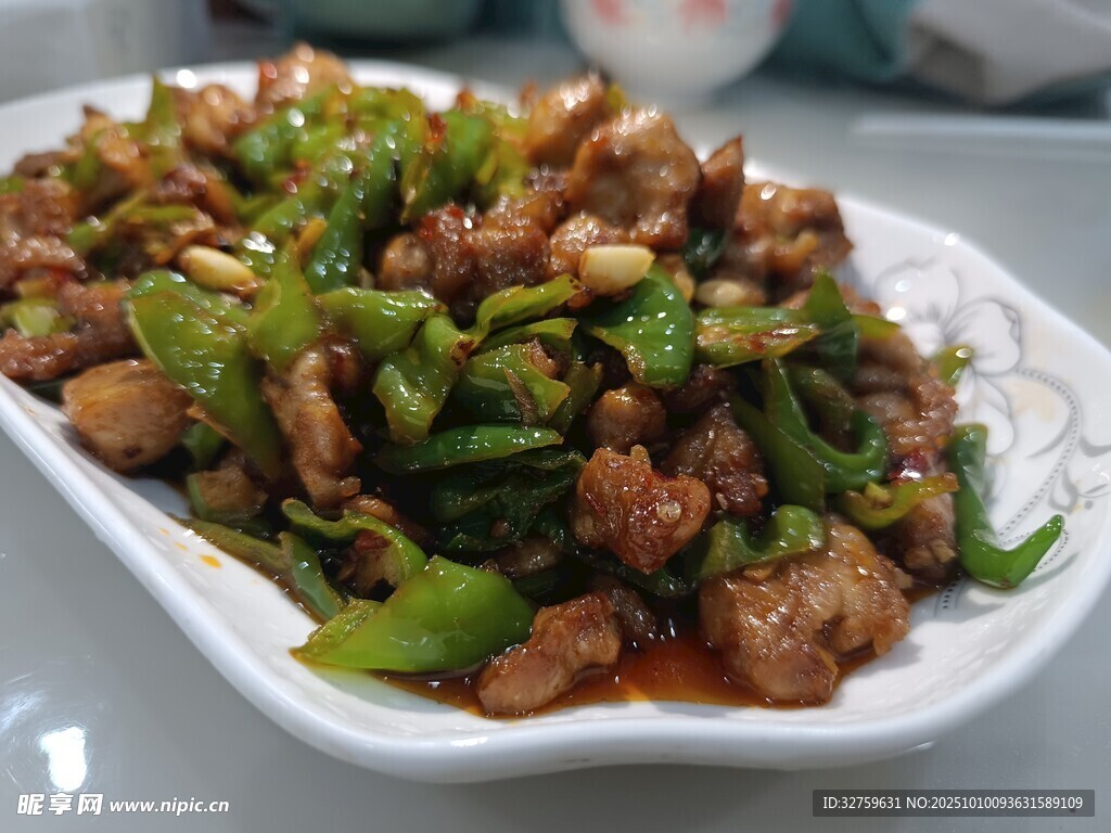 青椒炒肉美味菜肴