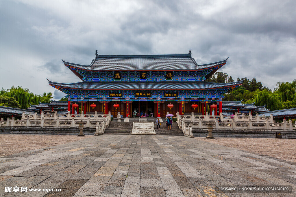 中式古建筑广场壮丽景观