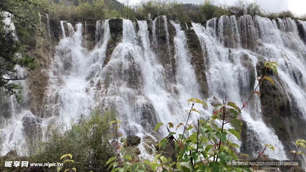 壮观瀑布自然美景