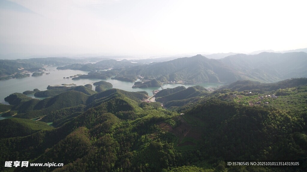 俯瞰山水美景