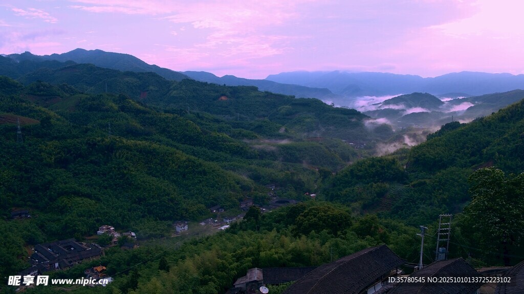 山间暮色美景