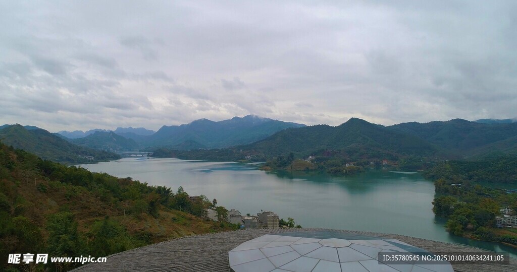 俯瞰山水美景
