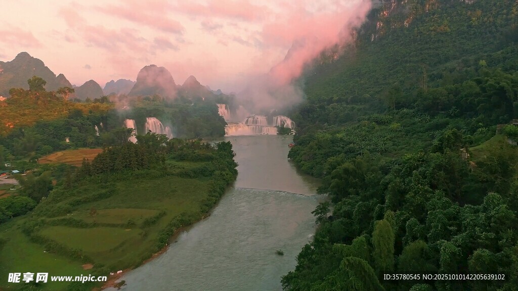 山间河流美景