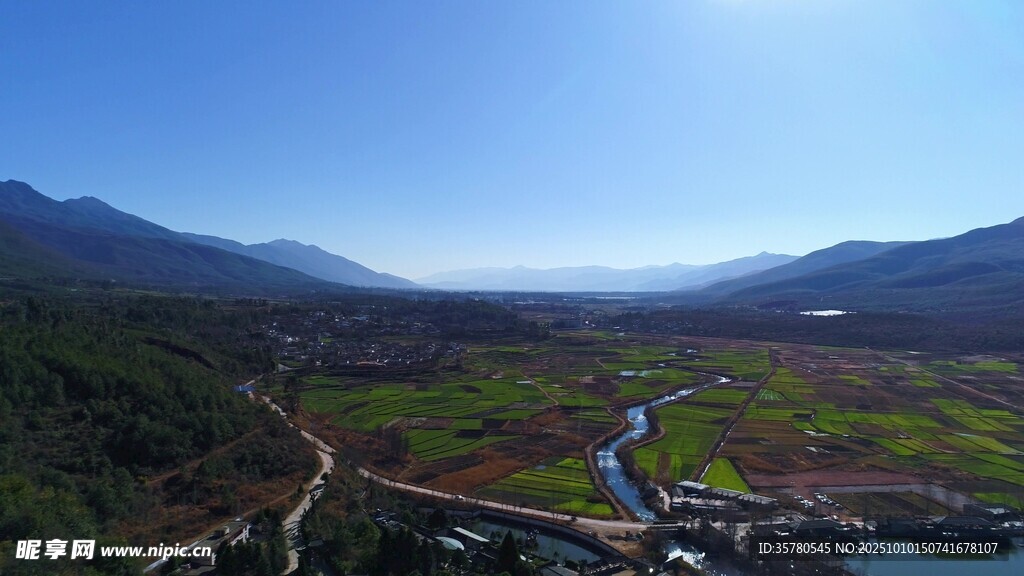 山间河谷美景