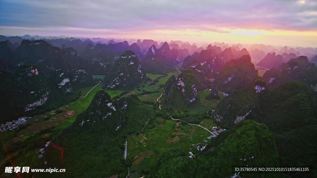 壮丽山峦日出美景