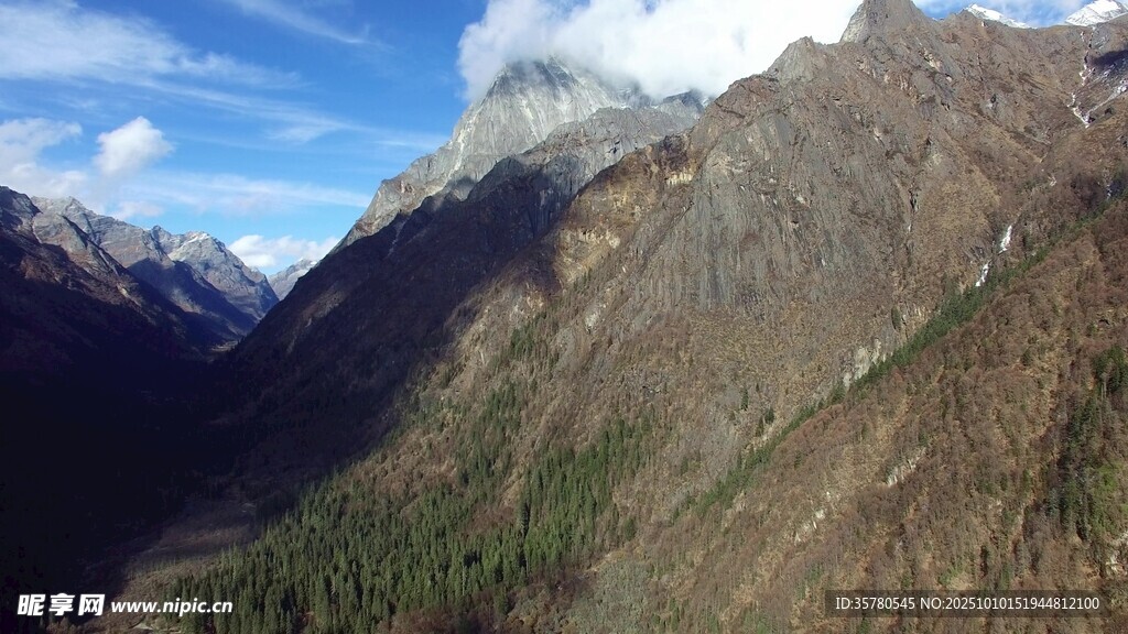 壮丽高山峡谷自然风光