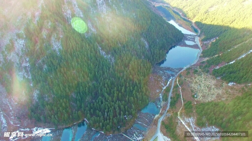 高空俯瞰壮美峡谷景观