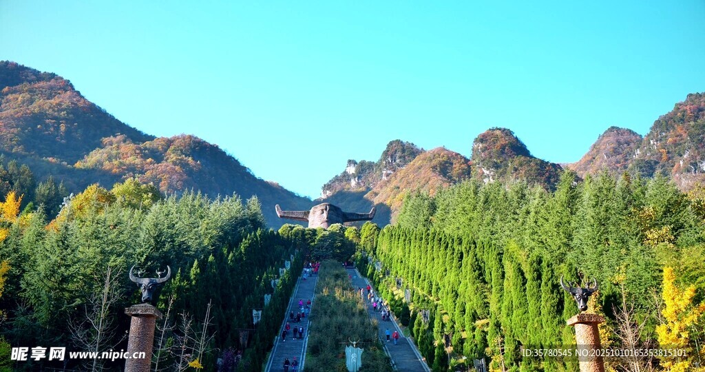 山间栈道美景