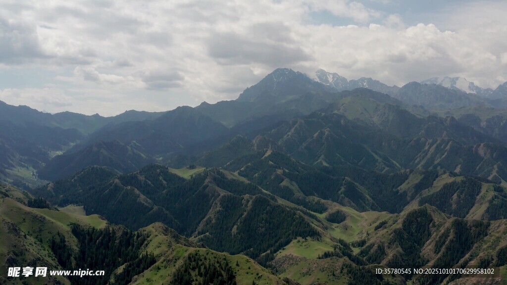 壮丽山峦风景