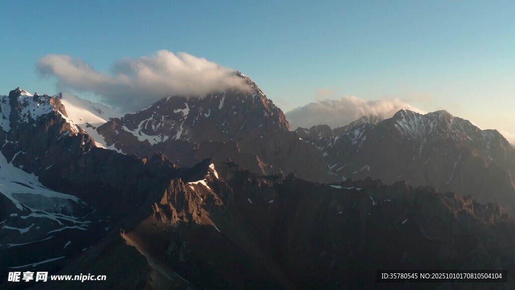 壮丽雪山景观