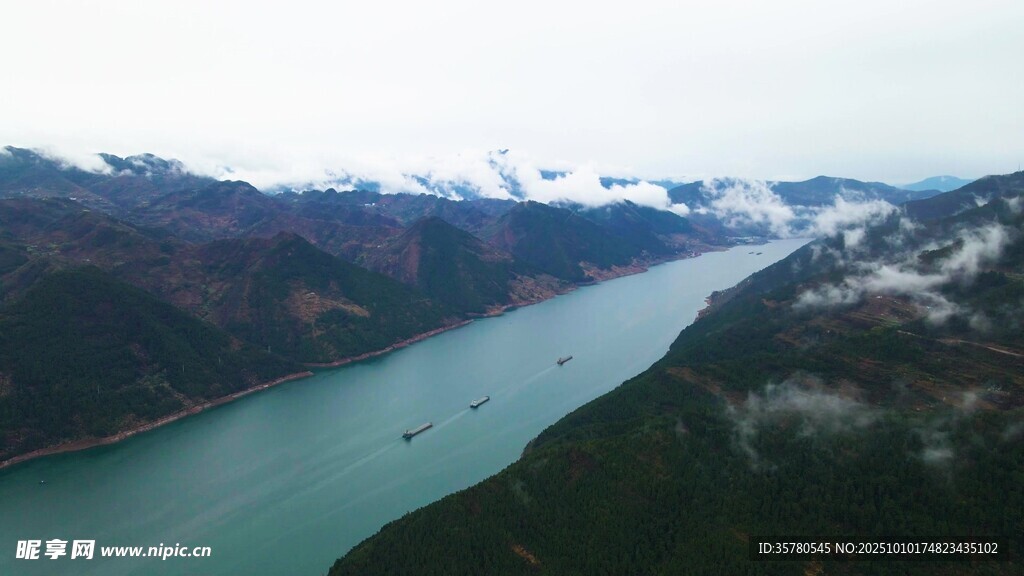 壮丽河谷山水景观