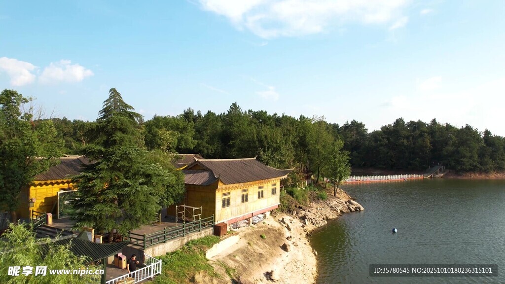 湖畔古建风光