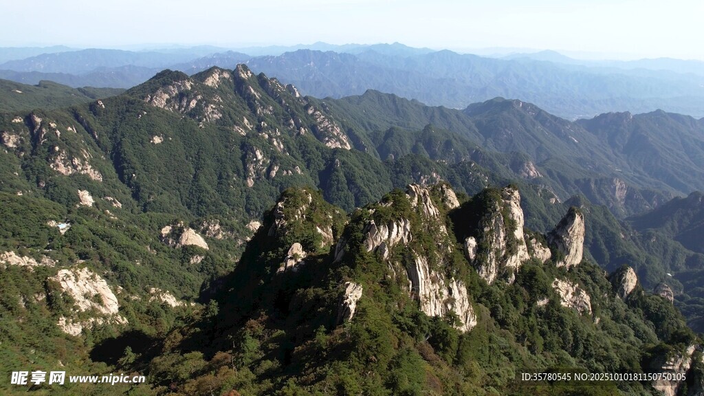 壮丽山峦景色
