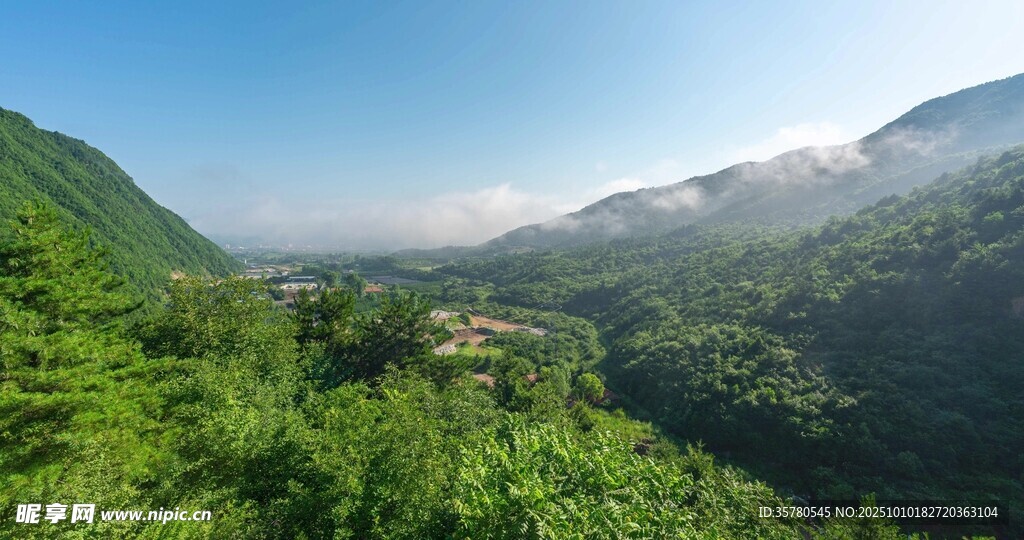 青山绿野间的秀丽风光