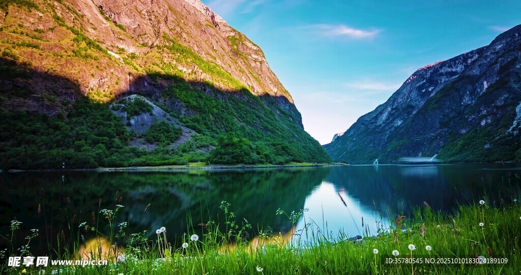 宁静山水间的美丽湖景
