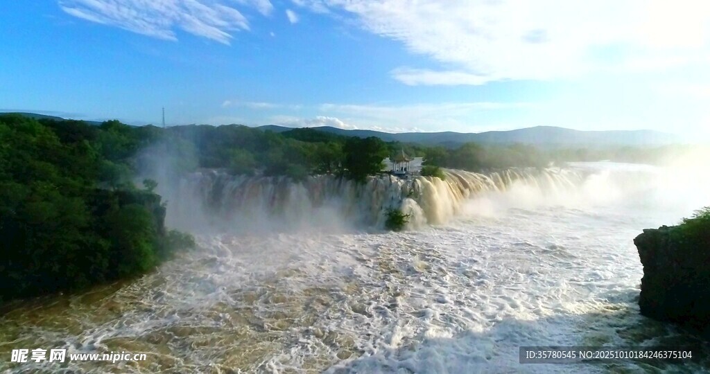 壮观的瀑布水流景象