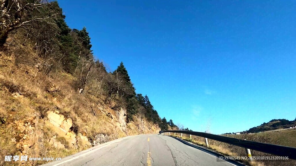 山间公路美景
