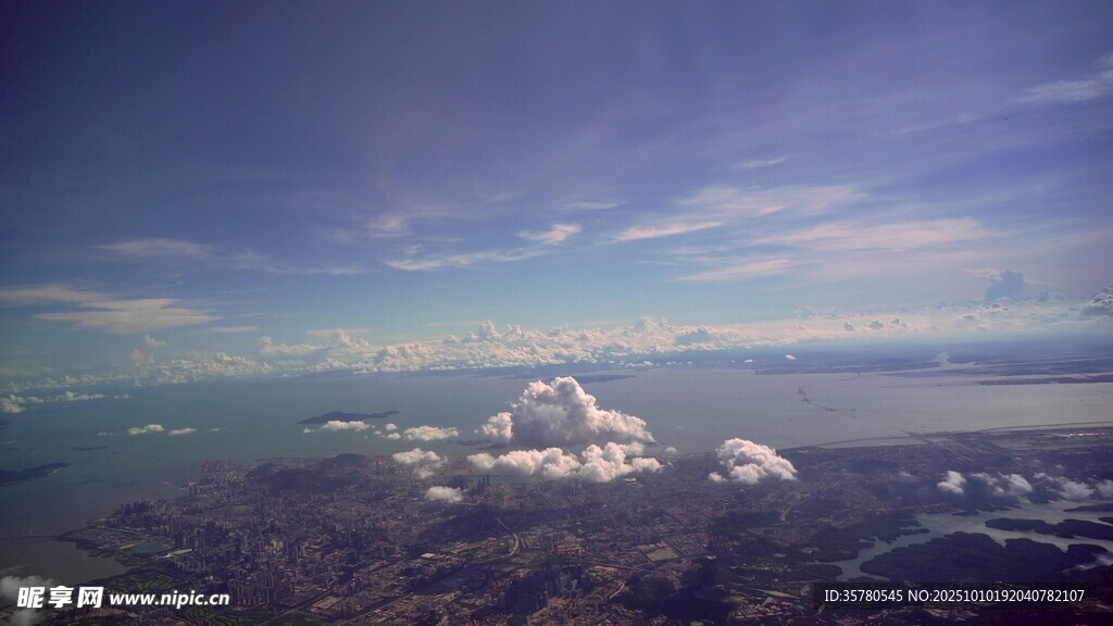 高空俯瞰壮丽云海景观