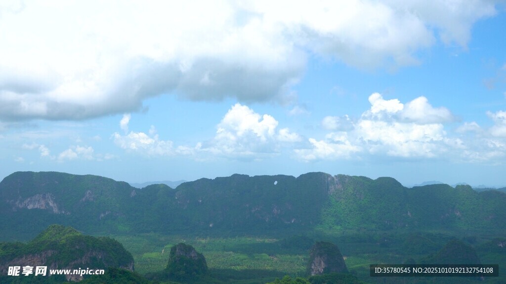 青山绿野间的壮阔美景