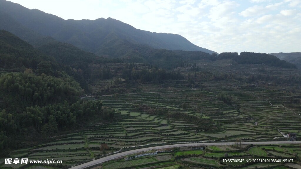 山间梯田美景