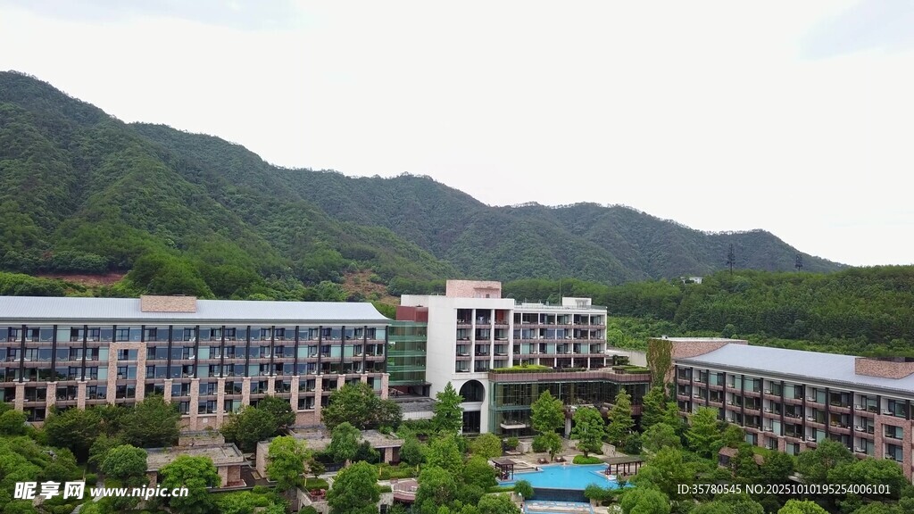山间度假酒店建筑群