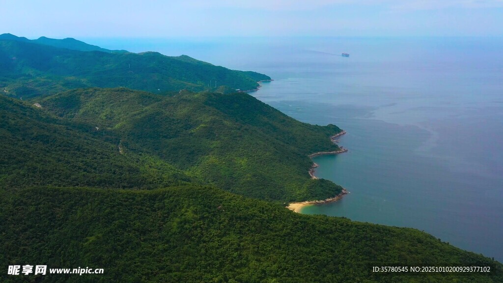 山海相依的美丽自然景观