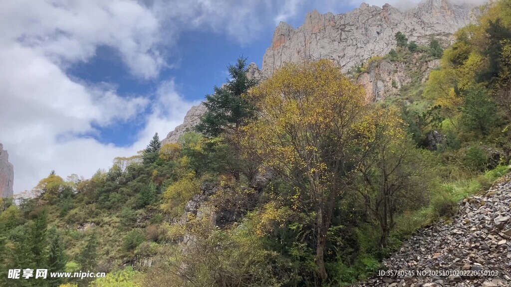 山间秋日美景