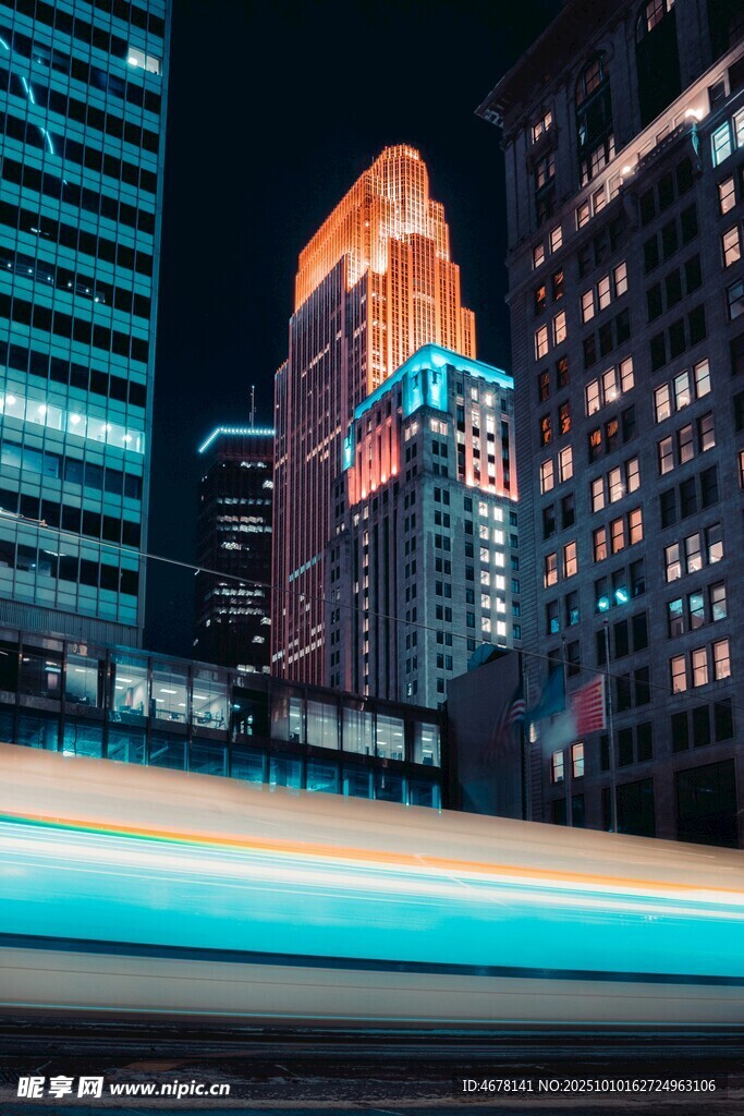 都市夜景中的动感光影