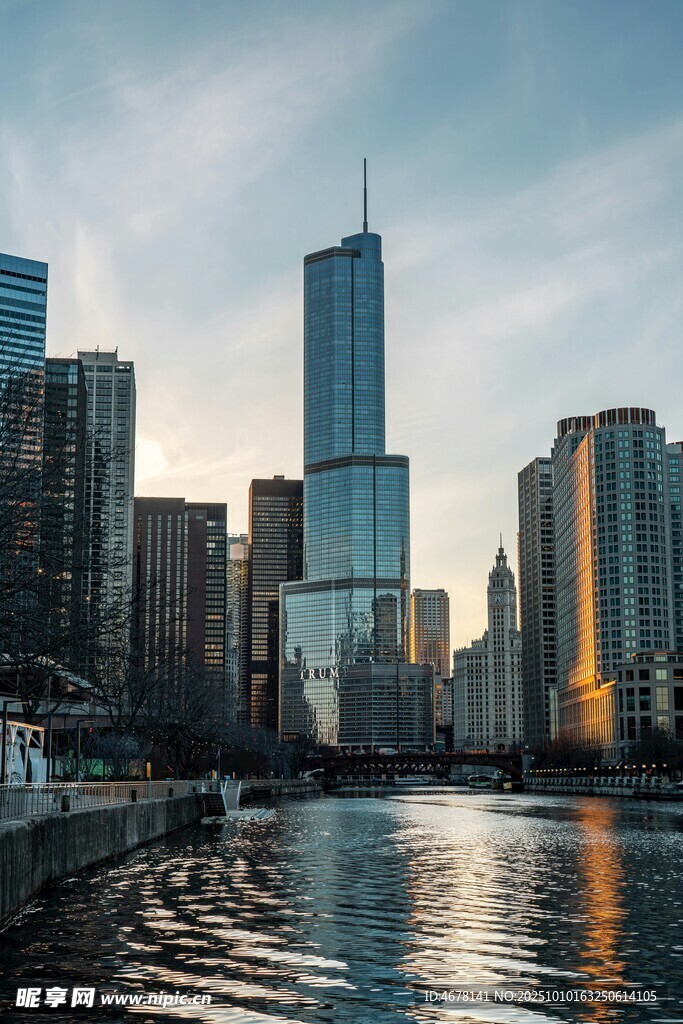河畔都市天际线美景